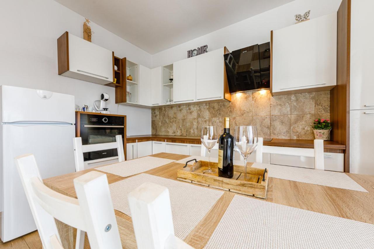 Apartmán Apartament De Lux Cu Terasa Temešvár Exteriér fotografie